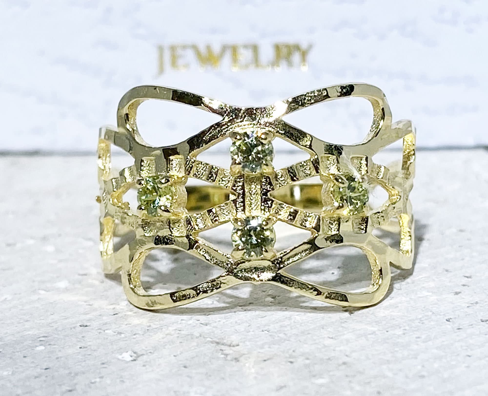 Round Peridot Four Stone Hammered Band Ring - H.L.Jewelry