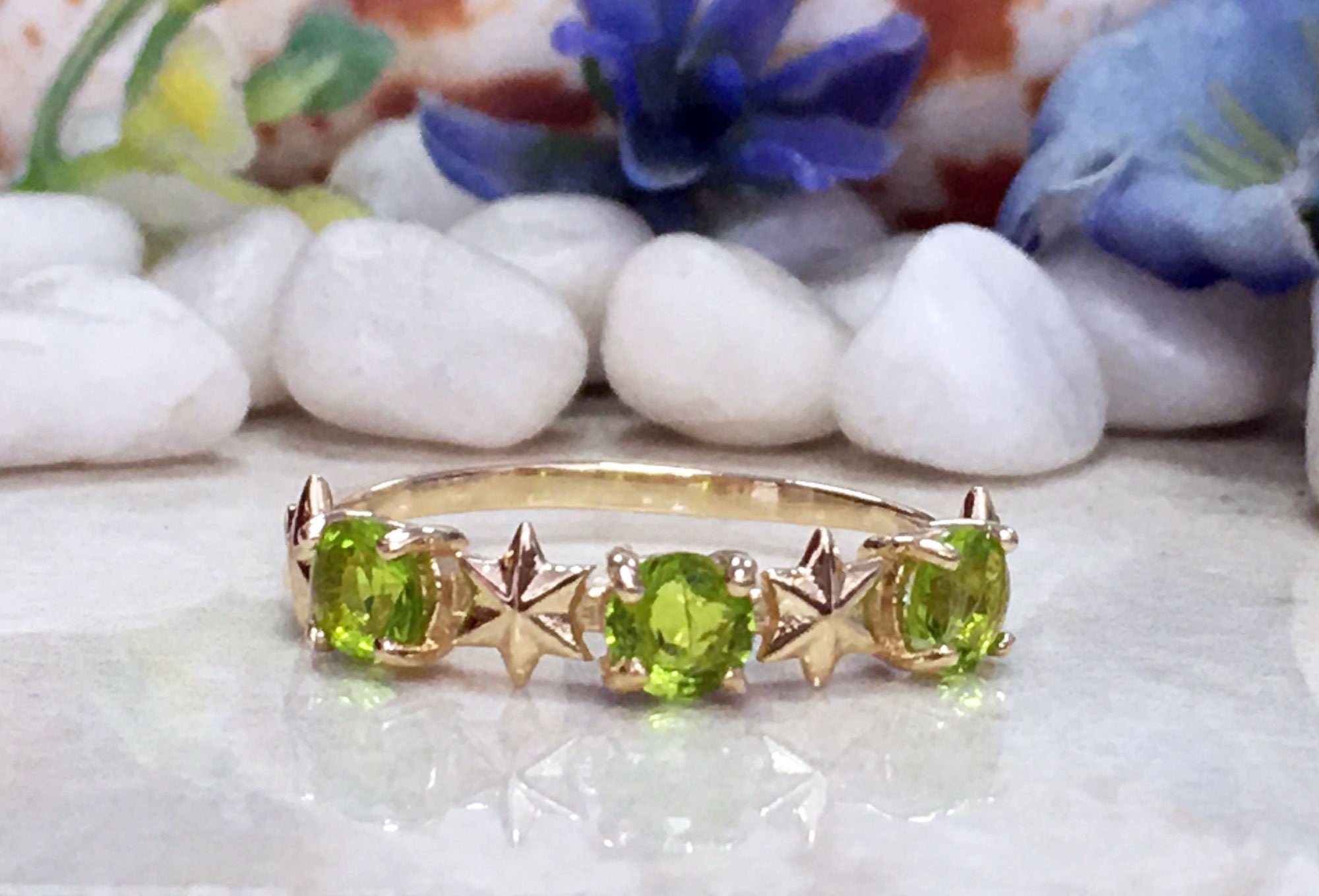 Round Peridot Three Stone Ring with Star Accents - H.L.Jewelry