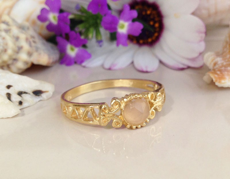 Round Pink Chalcedony Lace Ring - H.L.Jewelry