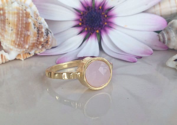 Round Pink Chalcedony Simple Hammered Band Ring - H.L.Jewelry