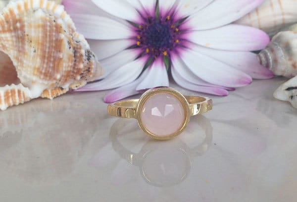 Round Pink Chalcedony Simple Hammered Band Ring - H.L.Jewelry