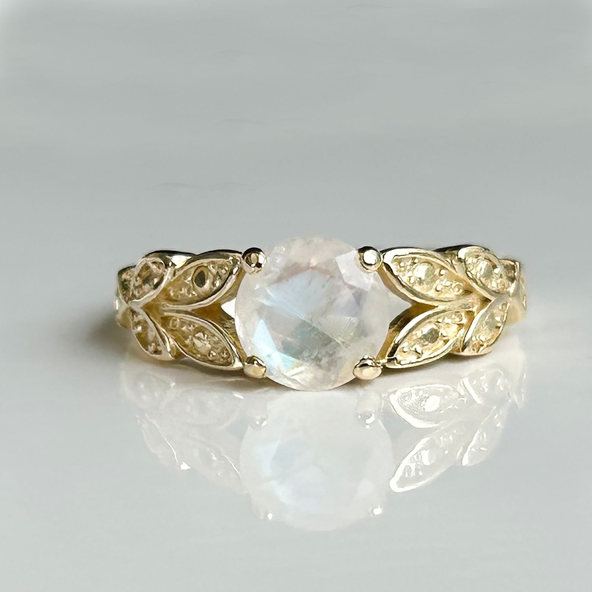Round Rainbow Moonstone Leaves Ring - H.L.Jewelry