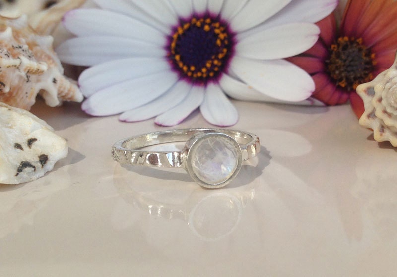 Round Rainbow Moonstone Simple Hammered Band Bezel Ring - H.L.Jewelry
