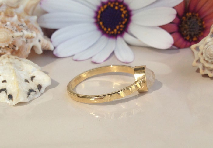 Round Rainbow Moonstone Simple Hammered Band Bezel Ring - H.L.Jewelry