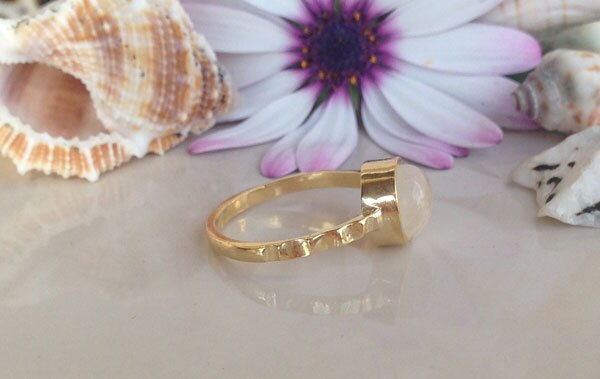 Round Rainbow Moonstone Simple Hammered Band Ring - H.L.Jewelry