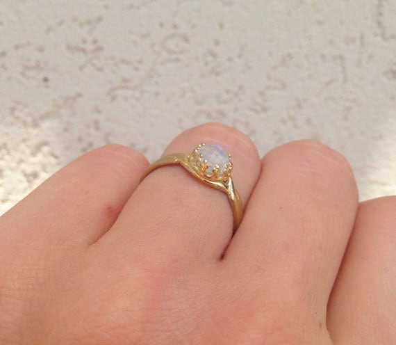 Round Rainbow Moonstone Simple Ring - H.L.Jewelry