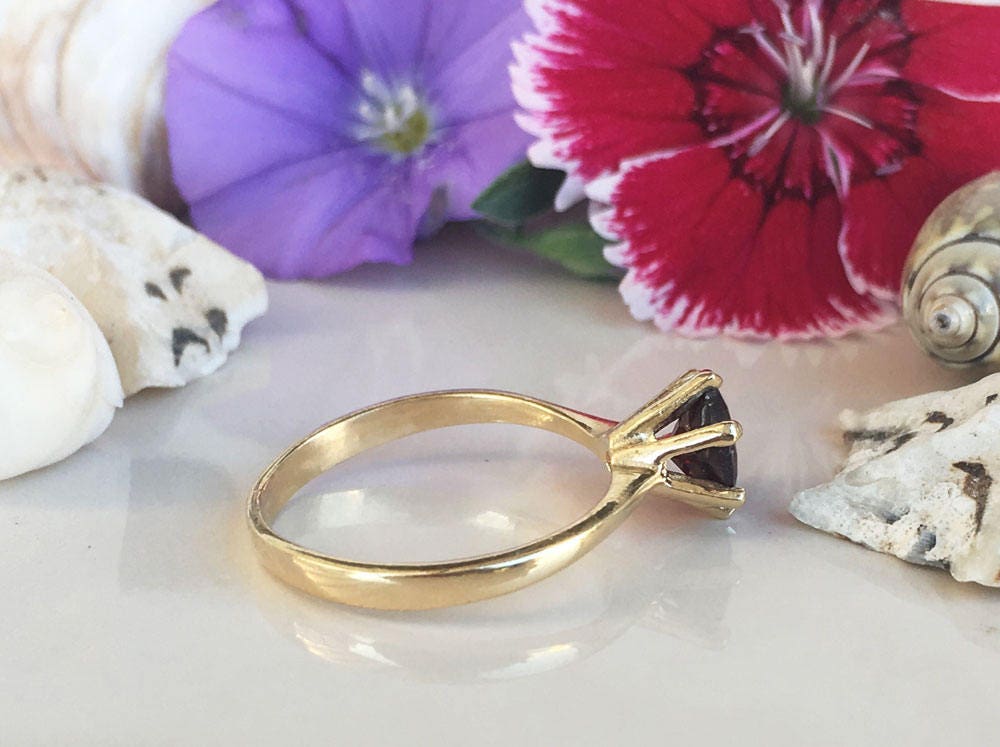 Round Red Garnet Classic Solitaire Ring - H.L.Jewelry