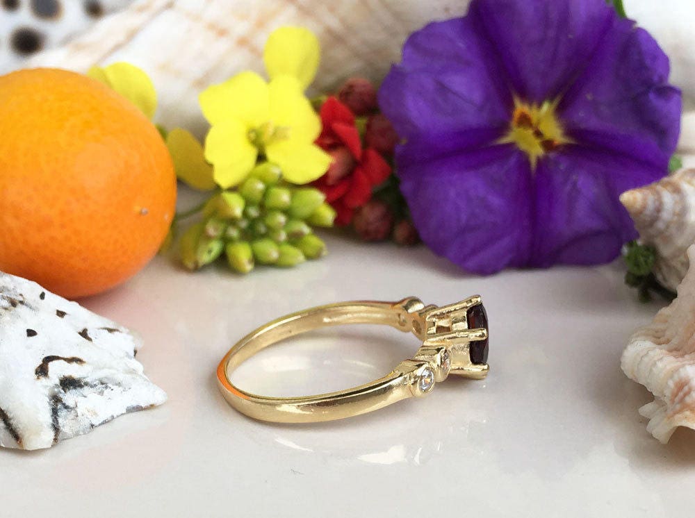 Round Red Garnet Ring with Clear Quartz Accents - H.L.Jewelry