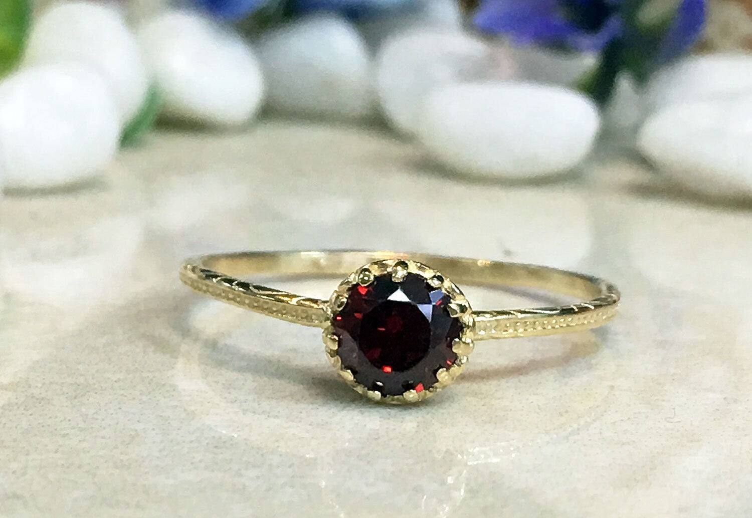 Round Red Garnet Simple Hammered Band Ring - H.L.Jewelry
