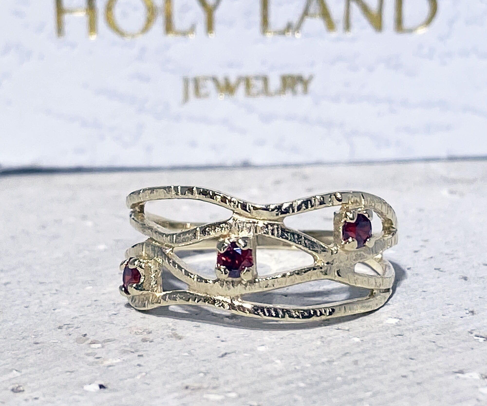 Round Red Garnet Three-Stone Hammered Band Ring - H.L.Jewelry
