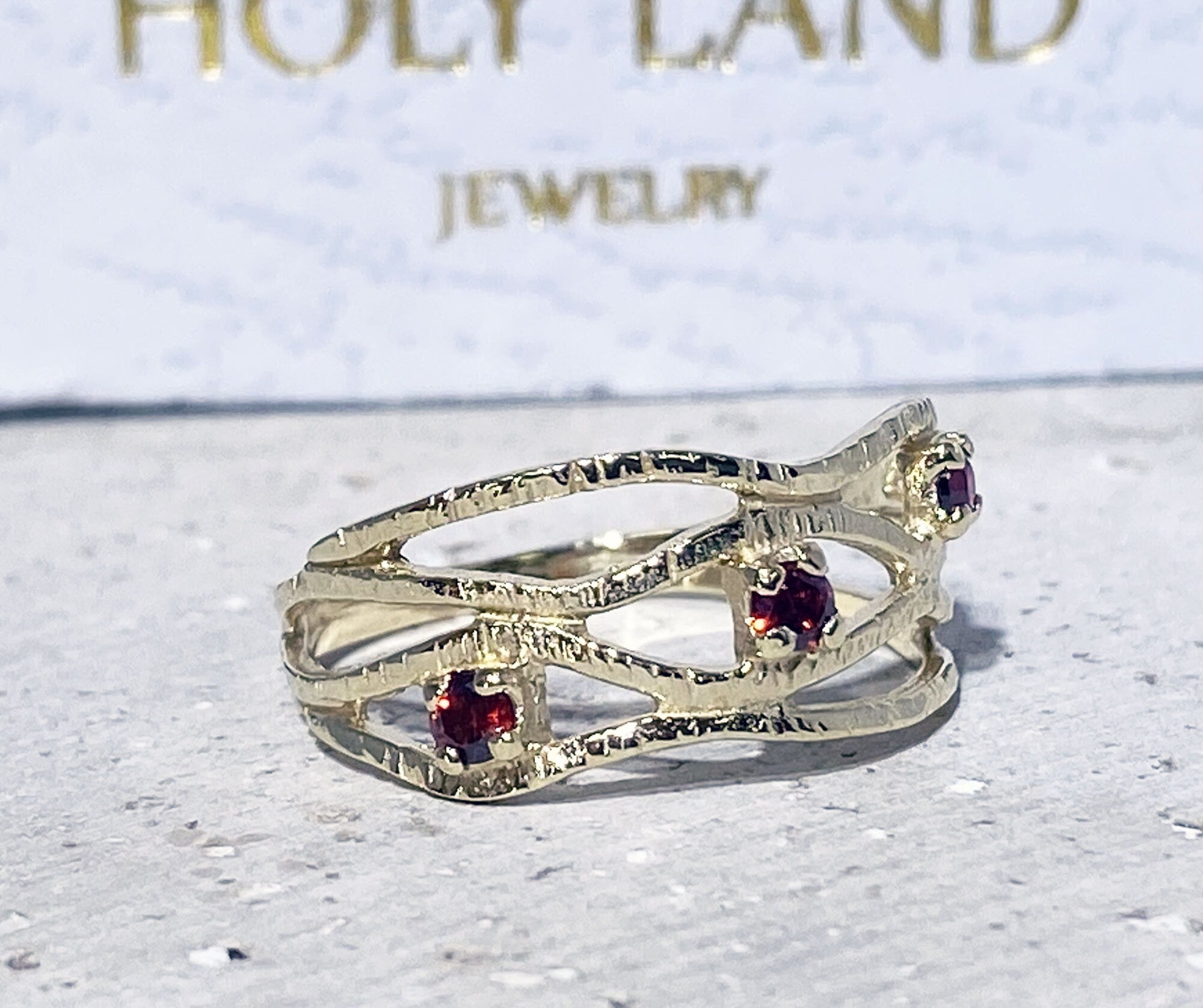 Round Red Garnet Three-Stone Hammered Band Ring - H.L.Jewelry