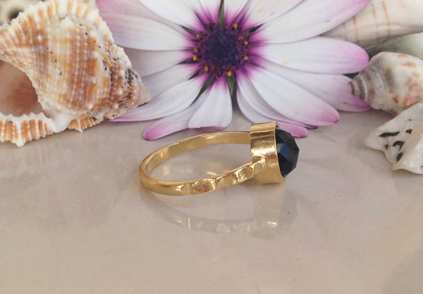 Round Rose Cut Black Onyx Simple Hammered Band Ring - H.L.Jewelry