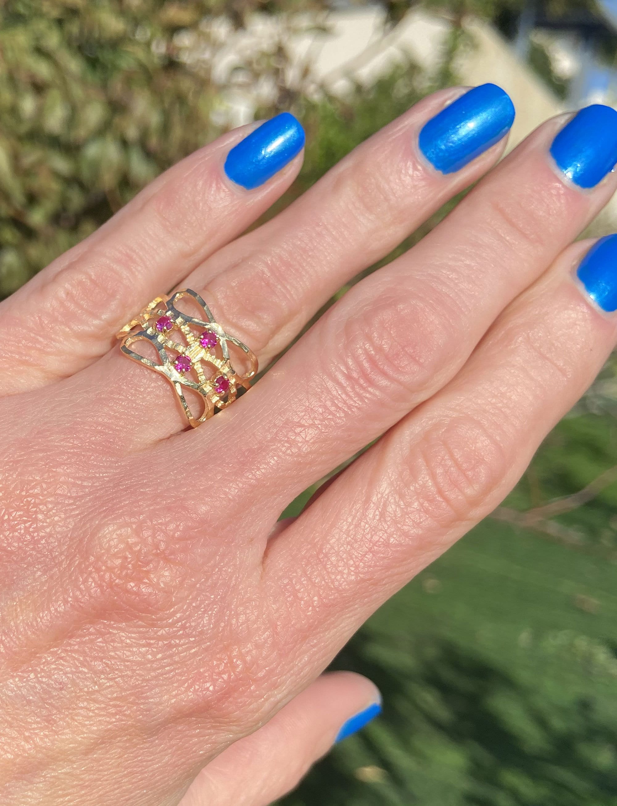 Round Ruby Four Stone Hammered Band Ring - H.L.Jewelry