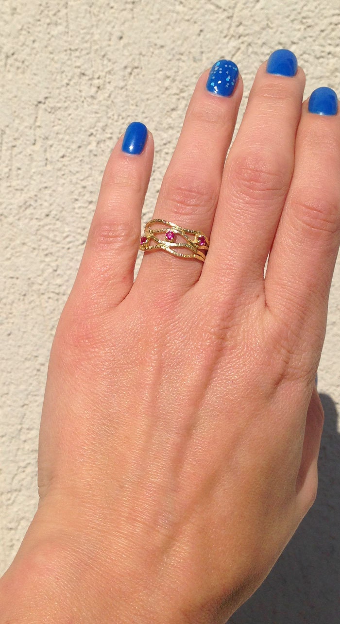 Round Ruby Three Stone Hammered Band Ring - H.L.Jewelry