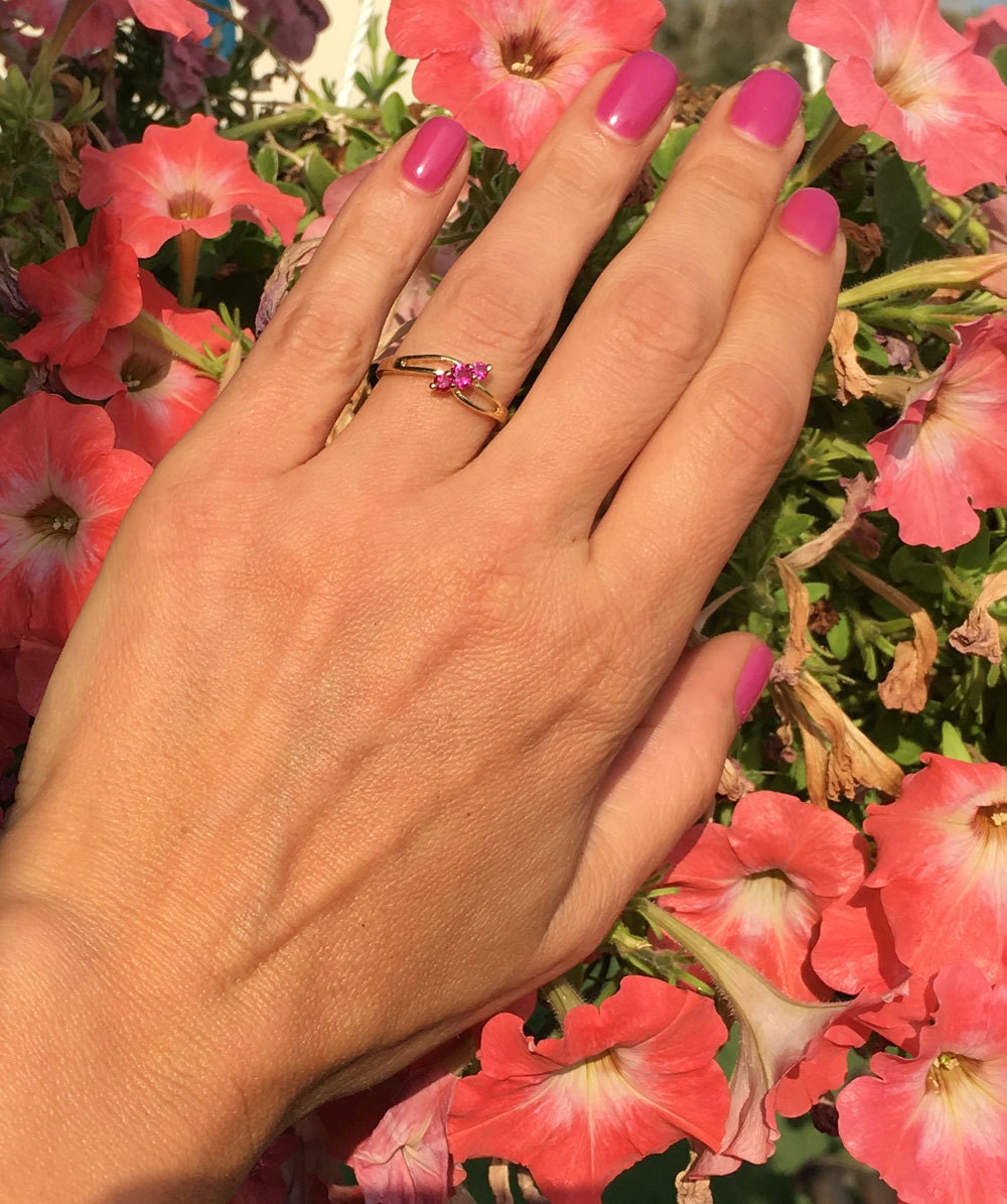 Round Ruby Three Stone Simple Ring - H.L.Jewelry