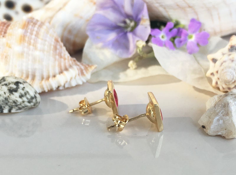 Ruby Simple Square Stud Earrings - H.L.Jewelry