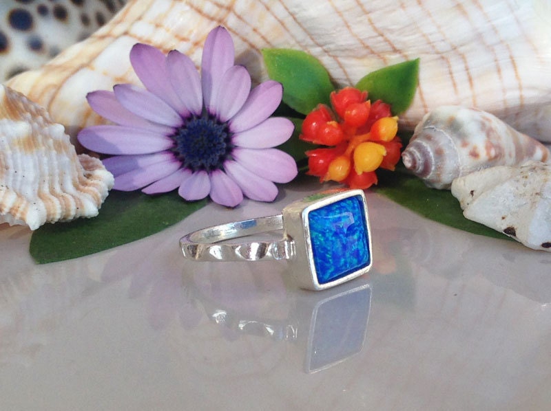 Square Blue Opal Gemstone Simple Hammered Band Ring - H.L.Jewelry