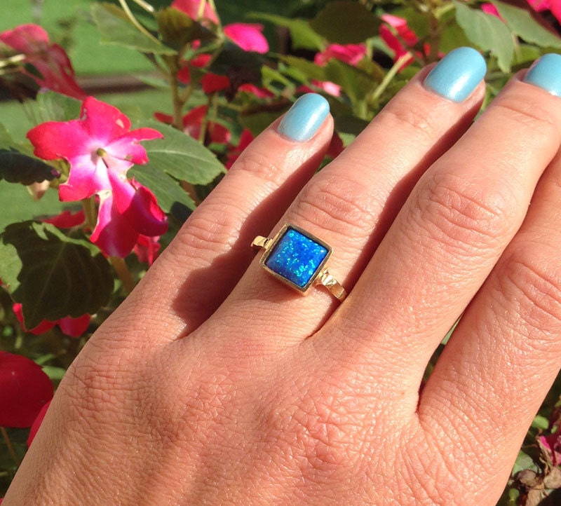 Square Blue Opal Gemstone Simple Hammered Band Ring - H.L.Jewelry
