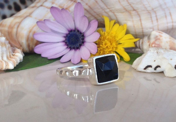Square Rose Cut Black Onyx Simple Hammered Band Ring - H.L.Jewelry