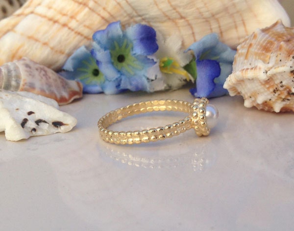 White Pearl Ring - H.L.Jewelry