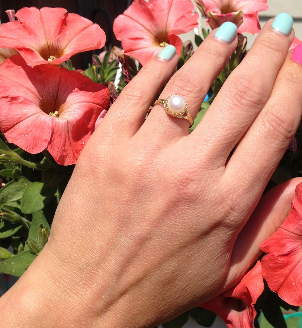 White Pearl Round Crown Ring - H.L.Jewelry