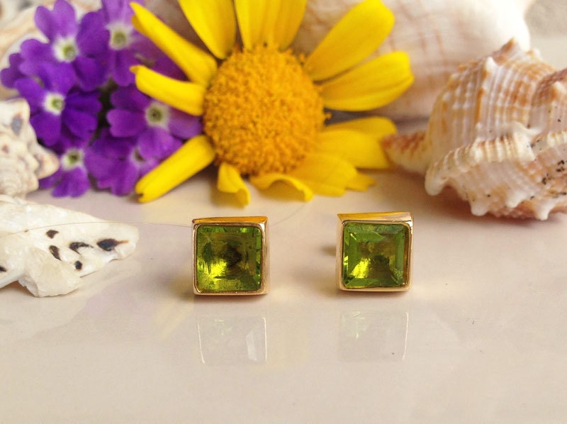 Peridot Earrings - August Birthstone - Simple Square Stud Earrings with Peridot Gemstones - H.L.Jewelry