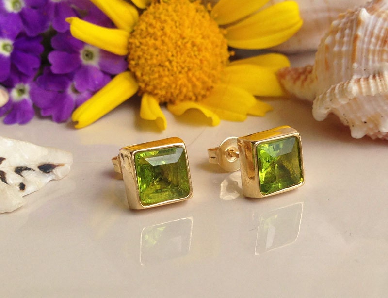 Peridot Earrings - August Birthstone - Simple Square Stud Earrings with Peridot Gemstones - H.L.Jewelry