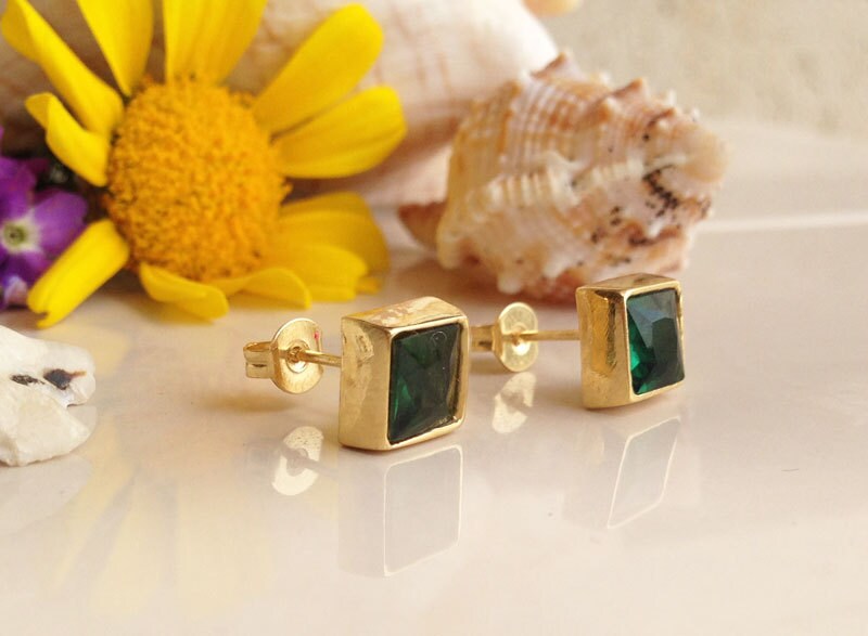 Green Tourmaline Earrings - Simple Square Stud Earrings with Green Tourmaline Gemstones - H.L.Jewelry