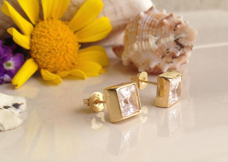 Clear Quartz Earrings - April Birthstone - Simple Square Stud Earrings with Clear Quartz Stones - H.L.Jewelry