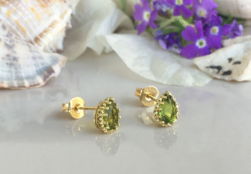 Peridot Earrings - August Birthstone - Small Stud Earrings with Pear-Shaped Peridot Gemstones - H.L.Jewelry