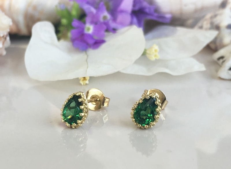 Emerald Earrings - May Birthstone Jewelry - Simple Small Stud Earrings with Pear-Shaped Emerald Gemstones - H.L.Jewelry