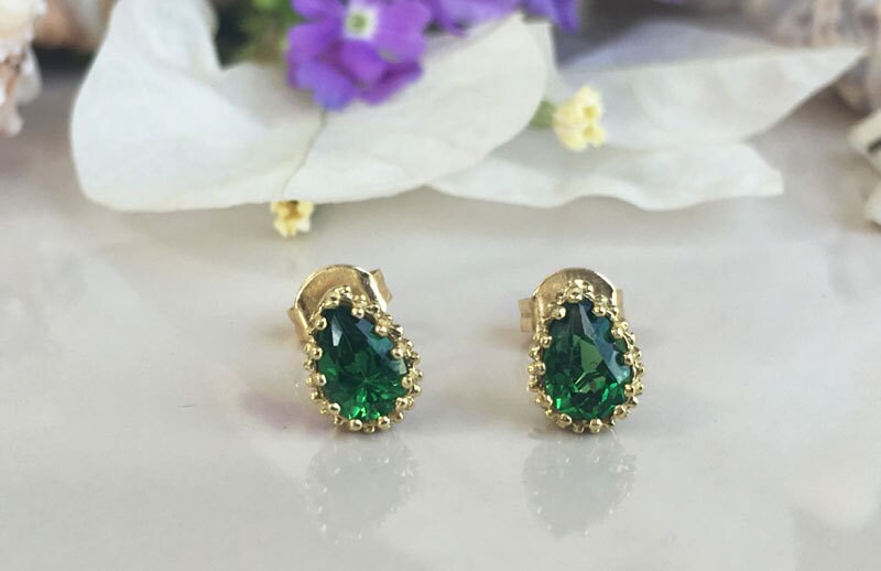 Emerald Earrings - May Birthstone Jewelry - Simple Small Stud Earrings with Pear-Shaped Emerald Gemstones - H.L.Jewelry