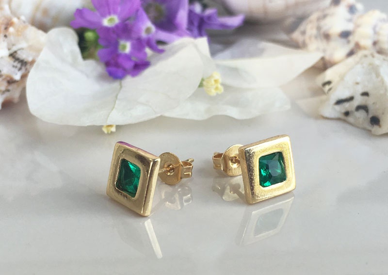 Emerald Earrings - May Birthstone - Simple Square Stud Earrings with Emerald Gemstones - H.L.Jewelry