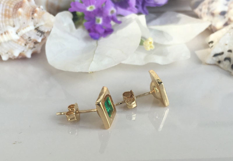 Emerald Earrings - May Birthstone - Simple Square Stud Earrings with Emerald Gemstones - H.L.Jewelry