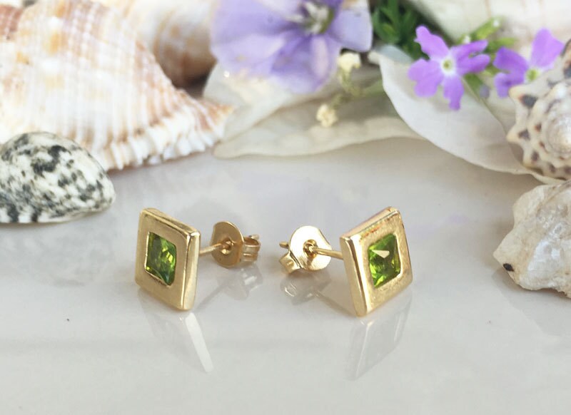 Peridot Earrings - August Birthstone Jewelry - Simple Square Stud Earrings with Peridot Gemstones - H.L.Jewelry