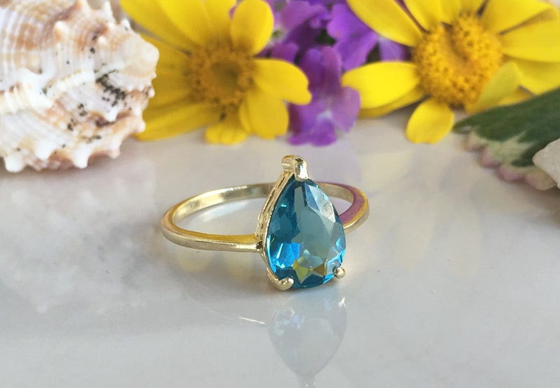 Blue Topaz Ring - December Birthstone - Lace Setting Ring with Pear-Shaped Blue Topaz Gemstone - H.L.Jewelry