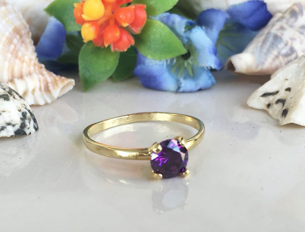 Amethyst Ring - February Birthstone - Solitaire Ring with Round Purple Amethyst Gemstone - H.L.Jewelry