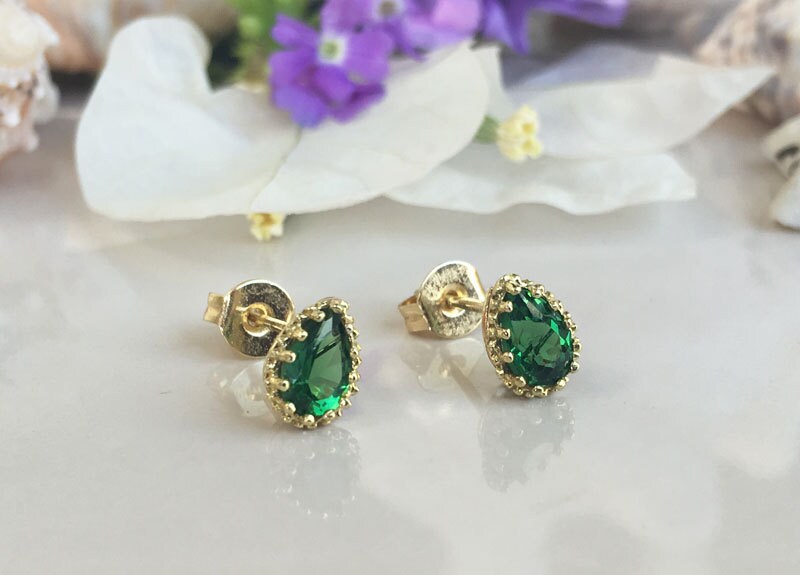 Emerald Earrings - May Birthstone Jewelry - Simple Small Stud Earrings with Pear-Shaped Emerald Gemstones - H.L.Jewelry