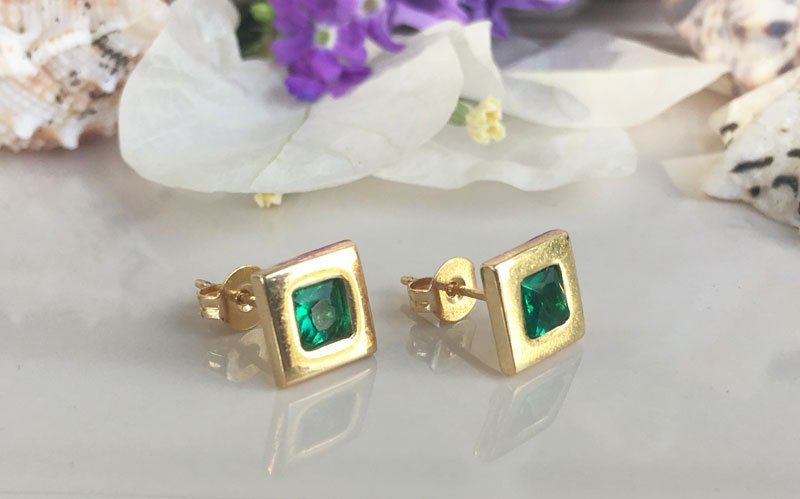 Emerald Earrings - May Birthstone - Simple Square Stud Earrings with Emerald Gemstones - H.L.Jewelry