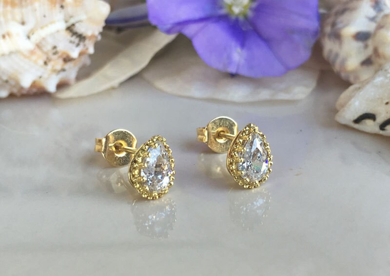 Clear Quartz Earrings - April Birthstone - Small Stud Earrings with Pear-Shaped Clear Quartz Stones - H.L.Jewelry