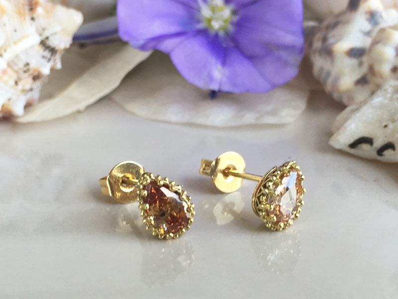 Pear-Shaped Citrine Gemstones Small Stud Earrings - H.L.Jewelry