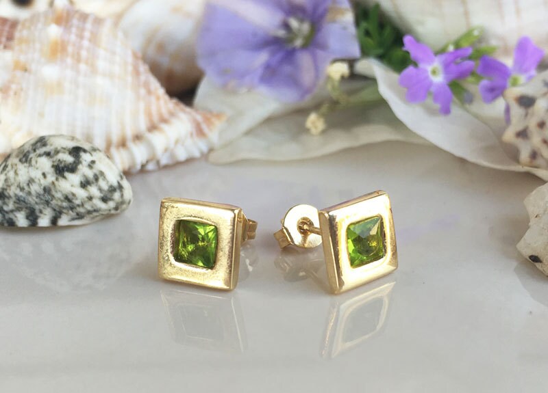 Peridot Earrings - August Birthstone Jewelry - Simple Square Stud Earrings with Peridot Gemstones - H.L.Jewelry