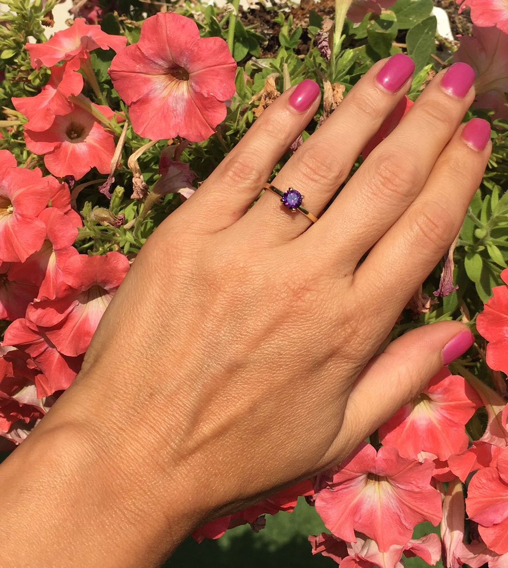 Amethyst Ring - February Birthstone - Solitaire Ring with Round Purple Amethyst Gemstone - H.L.Jewelry