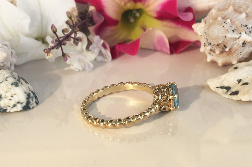 Aquamarine Ring - Marth Birthstone - Vintage Beaded Band Ring with Round Aquamarine Gemstone - H.L.Jewelry