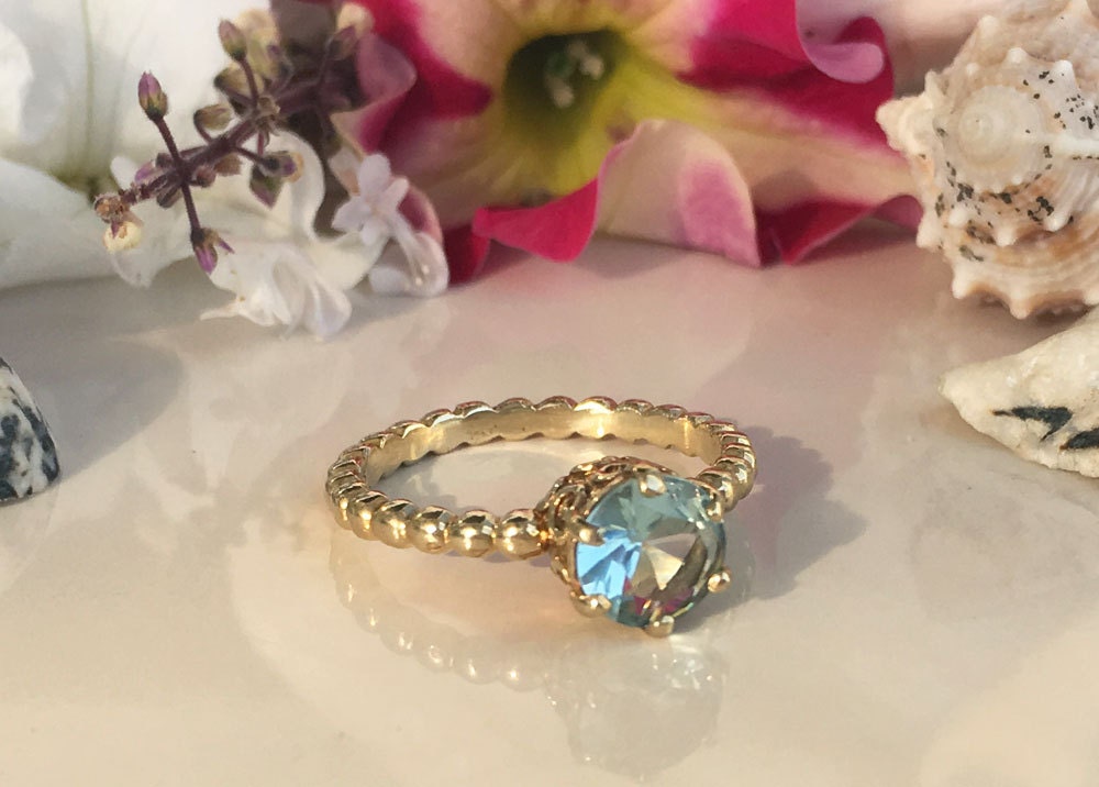 Aquamarine Ring - Marth Birthstone - Vintage Beaded Band Ring with Round Aquamarine Gemstone - H.L.Jewelry