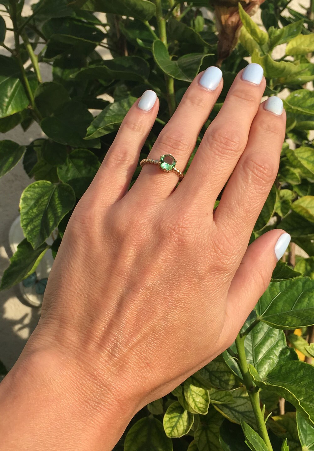 Green Sapphire Ring - Beaded Band Ring with Round Green Sapphire Gemstone - H.L.Jewelry