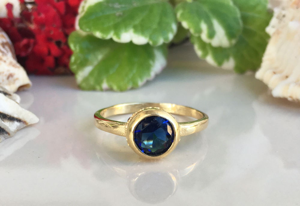 Blue Sapphire ring - September Birthstone - Simple Bezel Set Ring with Round Blue Sapphire Gemstone - H.L.Jewelry