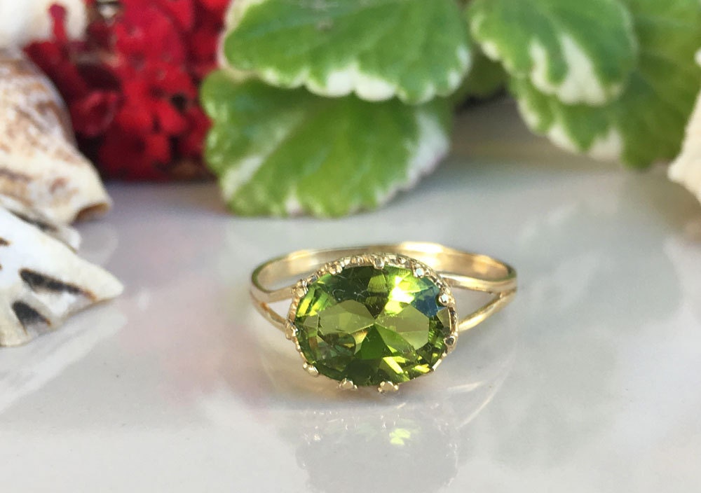 Peridot Ring - August Birthstone Jewelry - Double Band Vintage Oval Crown Ring with Peridot Gemstone - H.L.Jewelry