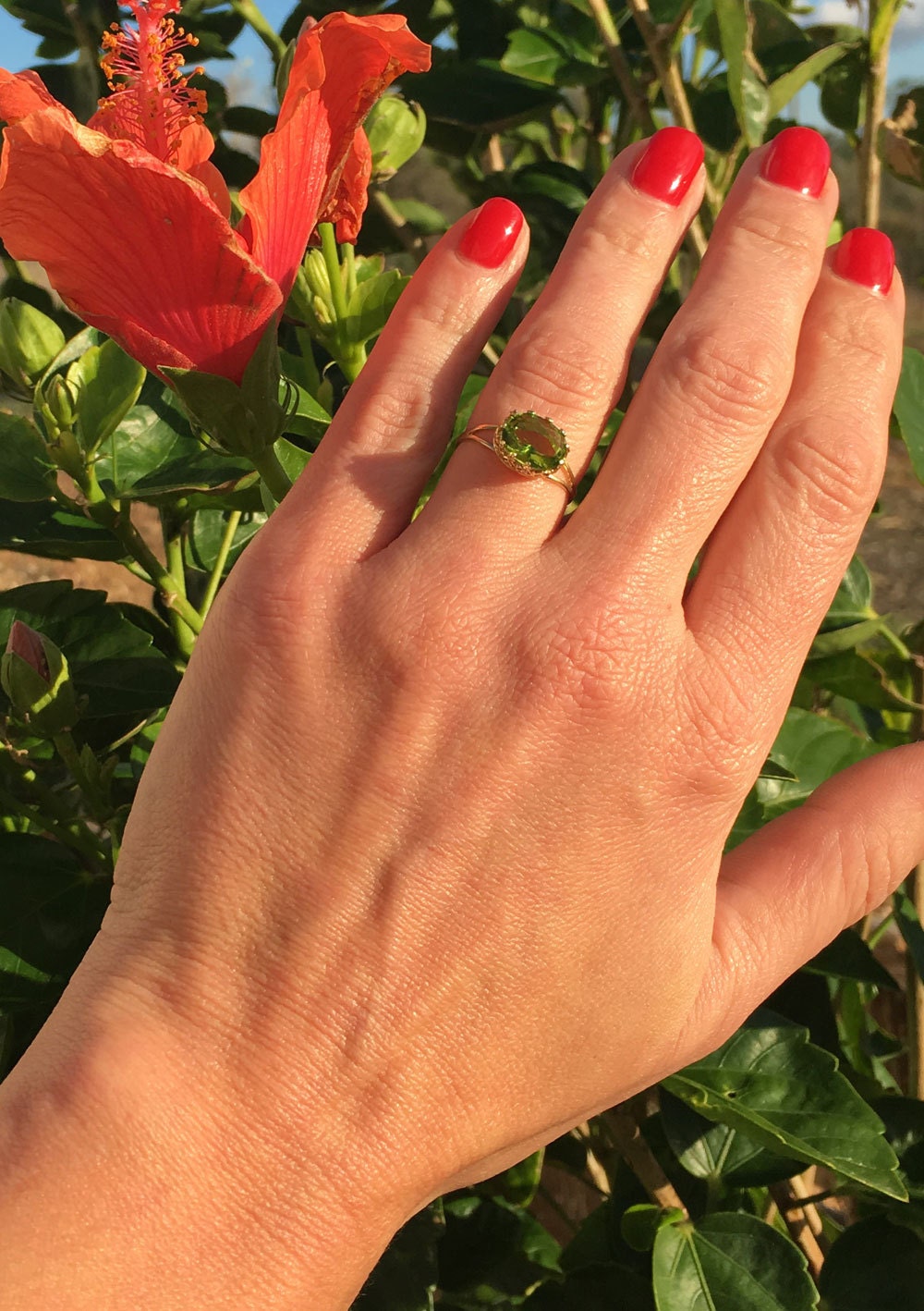 Peridot Ring - August Birthstone Jewelry - Double Band Vintage Oval Crown Ring with Peridot Gemstone - H.L.Jewelry