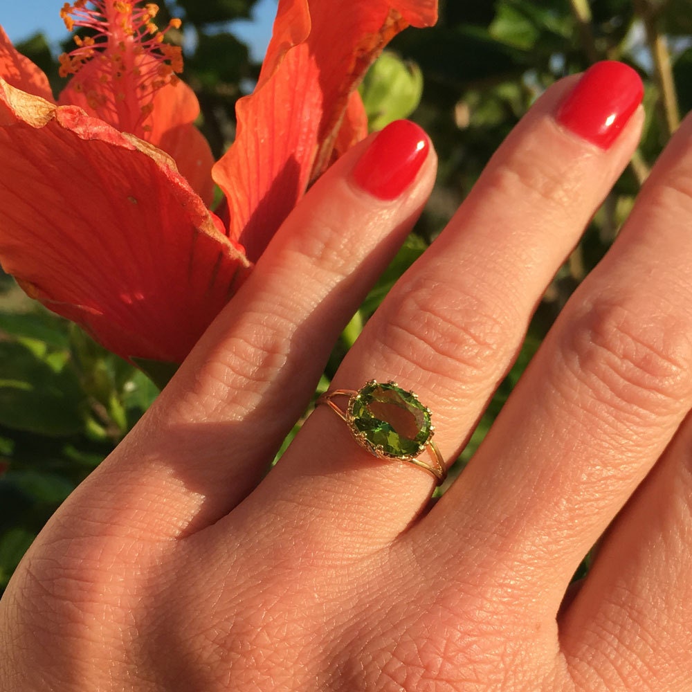 Peridot Ring - August Birthstone Jewelry - Double Band Vintage Oval Crown Ring with Peridot Gemstone - H.L.Jewelry